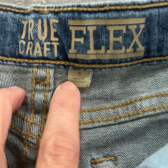 Boys Bundle Set of 2 Shorts- Red Stretch and Denim Shorts Size 5! - Picture 5 of 10